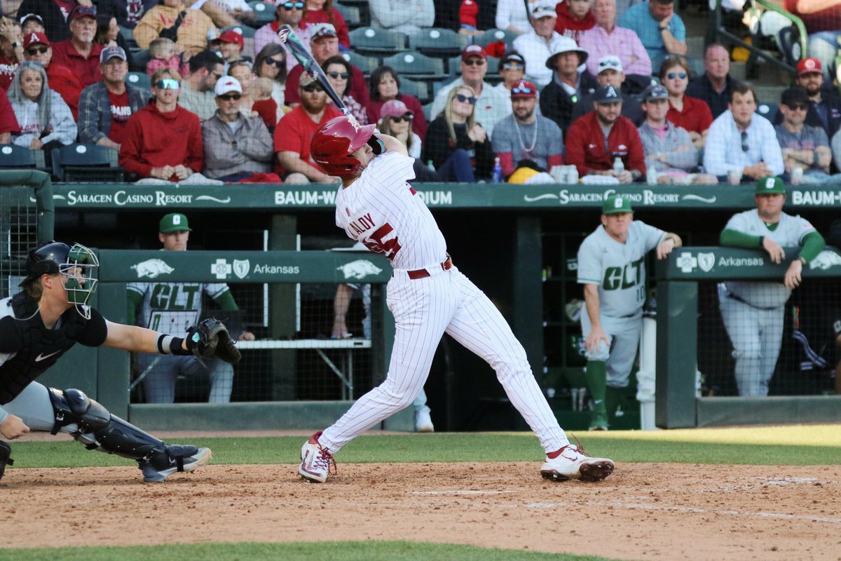 RandiMendolia's tweet photo. Ball went 412ft!!! HR for @kuhioaloy25 https://t.co/7zC4S23xXp