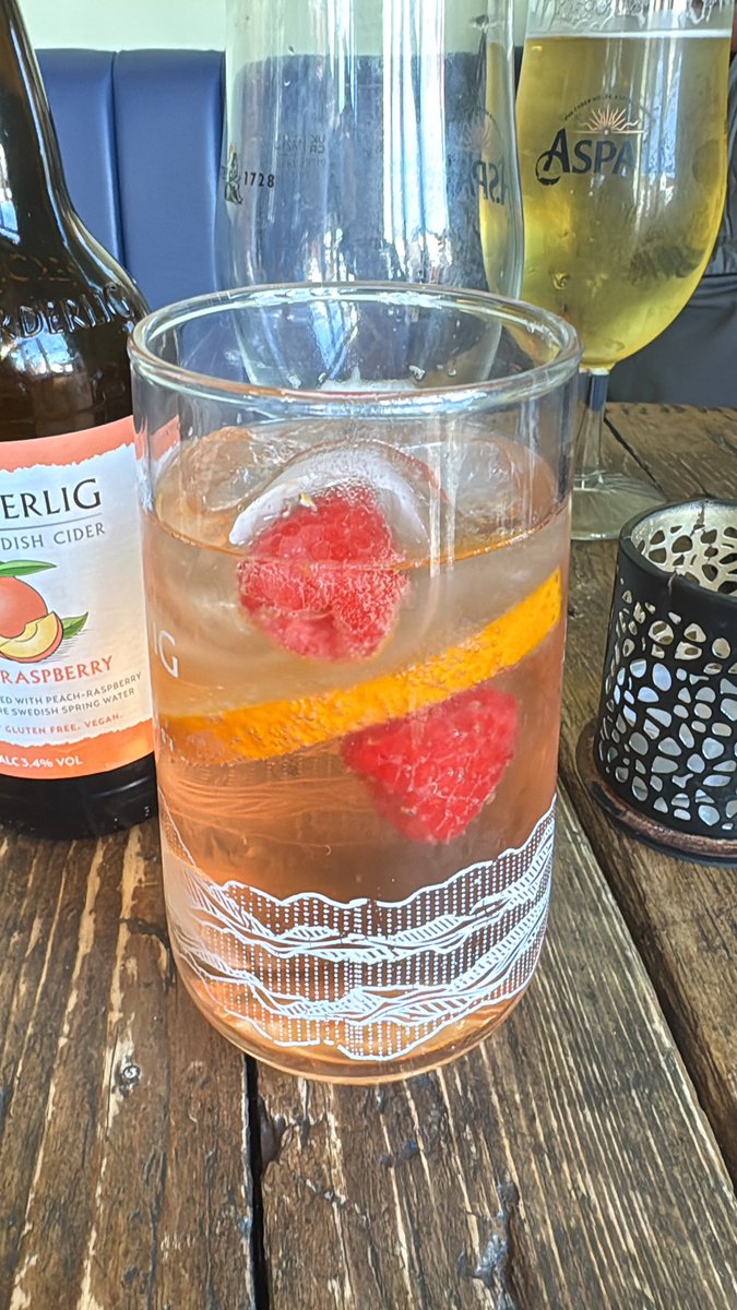 Leonlavender's tweet image. Not sure what’s going on here I am drinking pop #summeriscoming #cider