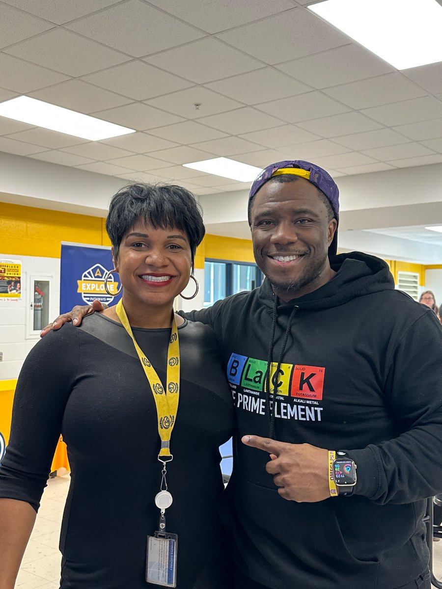 Middle School Explore programs are designed to help students learn from professionals in a variety of fields. Mr.Fleming and his non-profit <a href="/SowingSeeds_1/">SowingSeedsWithFaith</a> came to <a href="/ShawneeAcademy/">The Academy @ Shawnee</a> to inspire, our students to become anything they want to be. <a href="/ExploreJCPS/">JCPS Explore Pathways</a> #discoverthepossibilities