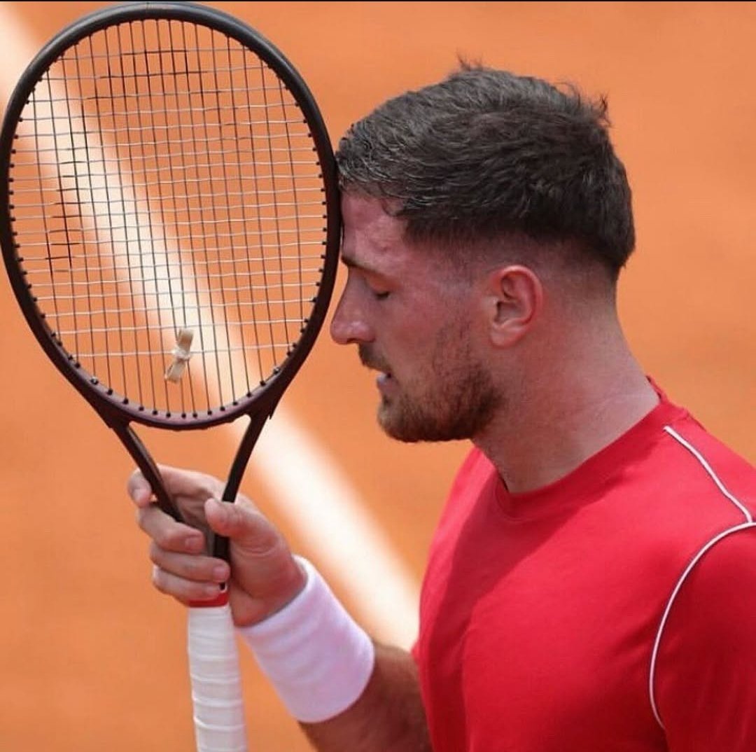 TomasRodriguezC's tweet image. Para los que creen que jugar al tenis es vivir de joda por el mundo.

Atención al mensaje de Federico Gómez🇦🇷, aun viviendo su mejor ranking ATP (133°).