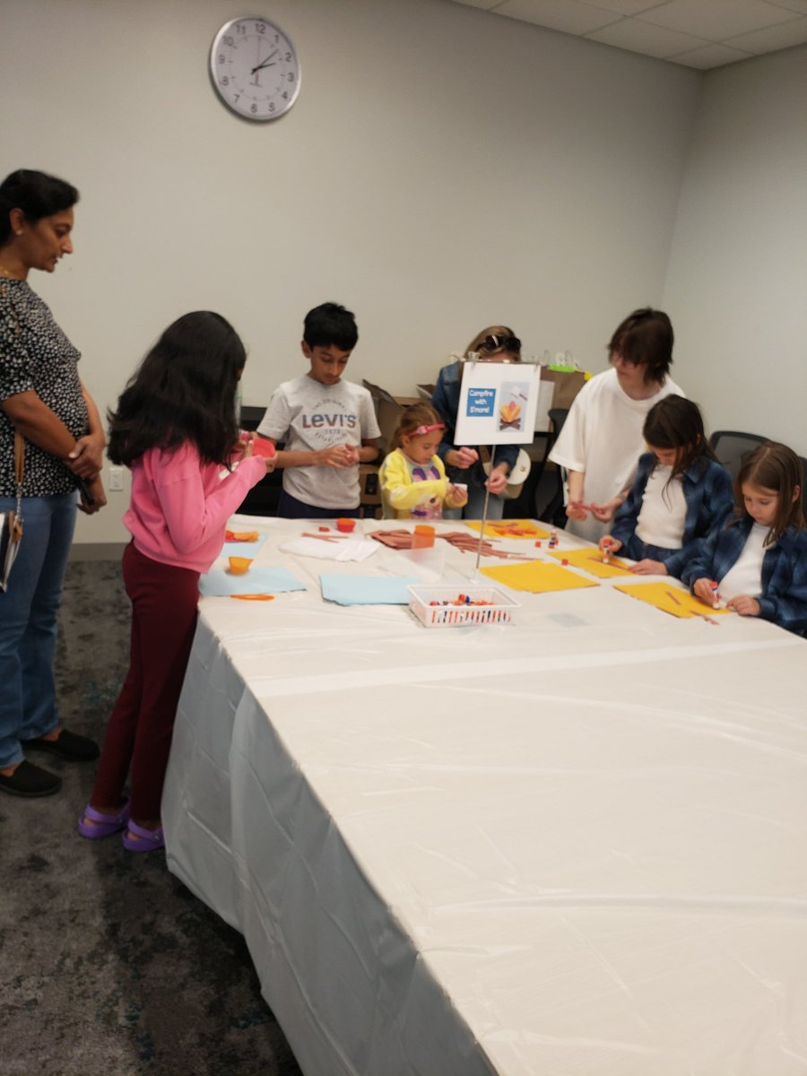 eagertolearnSoo's tweet image. Vaughn ESL ‘Let’s Read S’more!’ at Frisco Library was a huge success! So many families showed up for an afternoon of hands-on craft stations with Vaughn staff and checking out library books! Go, Vaughn ESL! @VaughnElemFISD @FISD_EB