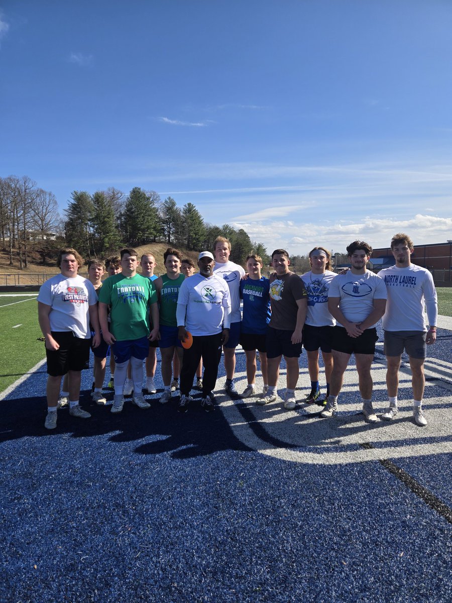 CHINSTRAPSPORTS (@chinstrapwv) on Twitter photo Great day of work with the North Laurel football team, definitely some hidden D1 talent in this team.
<a href="/GunterBrewer/">Gunter Brewer</a> <a href="/CoachPerry_UK/">Mark Perry</a> <a href="/BrentDearmon/">Brent Dearmon</a> <a href="/CoachLT39/">Lance Taylor</a> Great day of work with the North Laurel football team, definitely some hidden D1 talent in this team.
<a href="/GunterBrewer/">Gunter Brewer</a> <a href="/CoachPerry_UK/">Mark Perry</a> <a href="/BrentDearmon/">Brent Dearmon</a> <a href="/CoachLT39/">Lance Taylor</a>