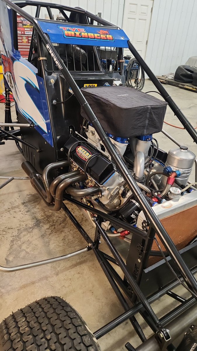 Dropped in a fresh engine today. 2025 season is right around the corner. 
3 things you never talk about in public
Politics 
Religion
How to square a sprint car rearend