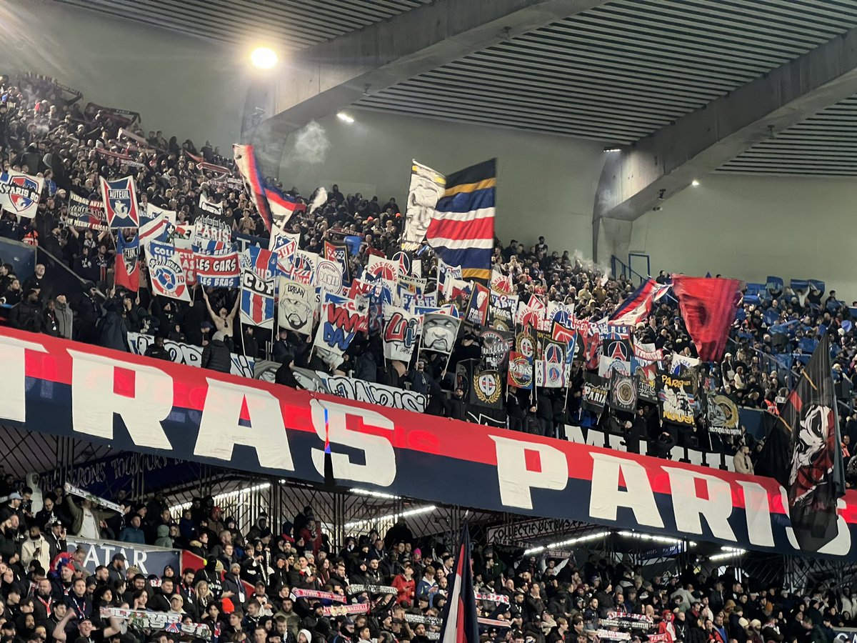 AUTEUIL1991's tweet image. #PSGLOSC Virage Auteuil 1991 🔴🔵