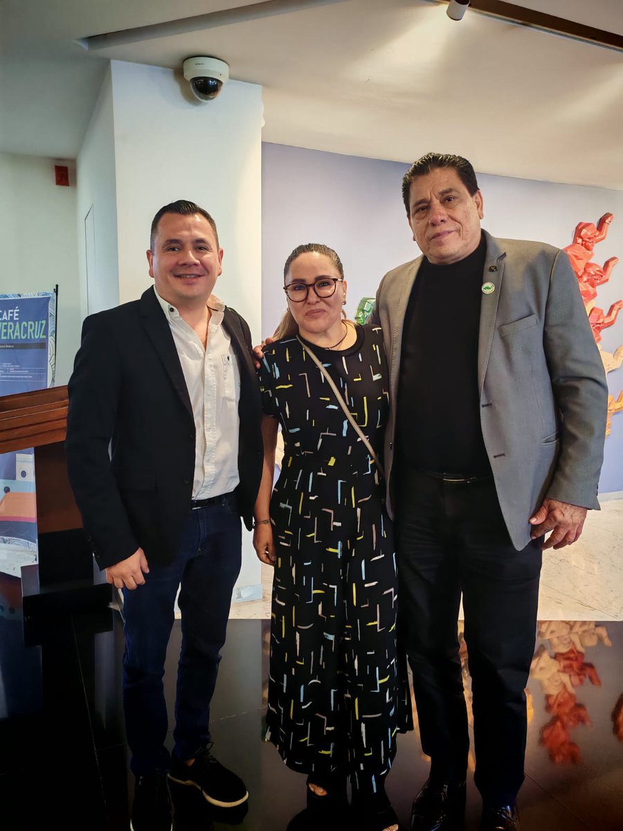 sitem_cen's tweet photo. SITEM NACIONAL fija su postura y avala que sigamos avanzando en el camino de la Unidad, confianza y liderazgo que representa la persona del Lic. Marco Antonio García Ayala, como presidente de la FSTSE.

Diego Ánimas Delgado.
Srio Gral del SITEM

#YoSoySitem
#UnSindicatoDiferente https://t.co/dkloVOHu4S