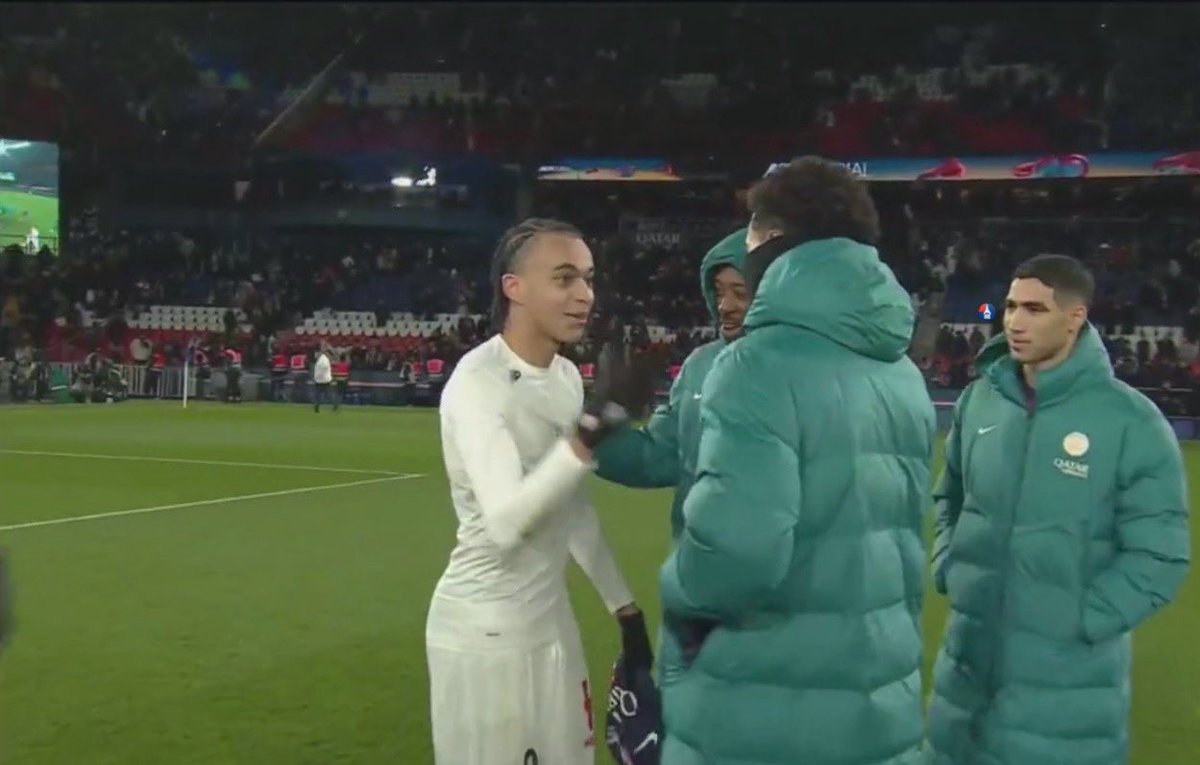 TeamMayulu's tweet image. Senny Mayulu a retrouvé son meilleur pote Ethan Mbappé ce soir ! 🇨🇵🫂

J&apos;ai un titi dans l&apos;œil... 🥲

#PSGLOSC | #Mayulu