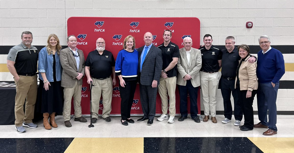 Legendary Commando coach <a href="/coachbhatfield/">Bruce Hatfield</a> inducted to the <a href="/TFCAFootball/">TnFCA</a> HALL OF FAME!! #commandopride
