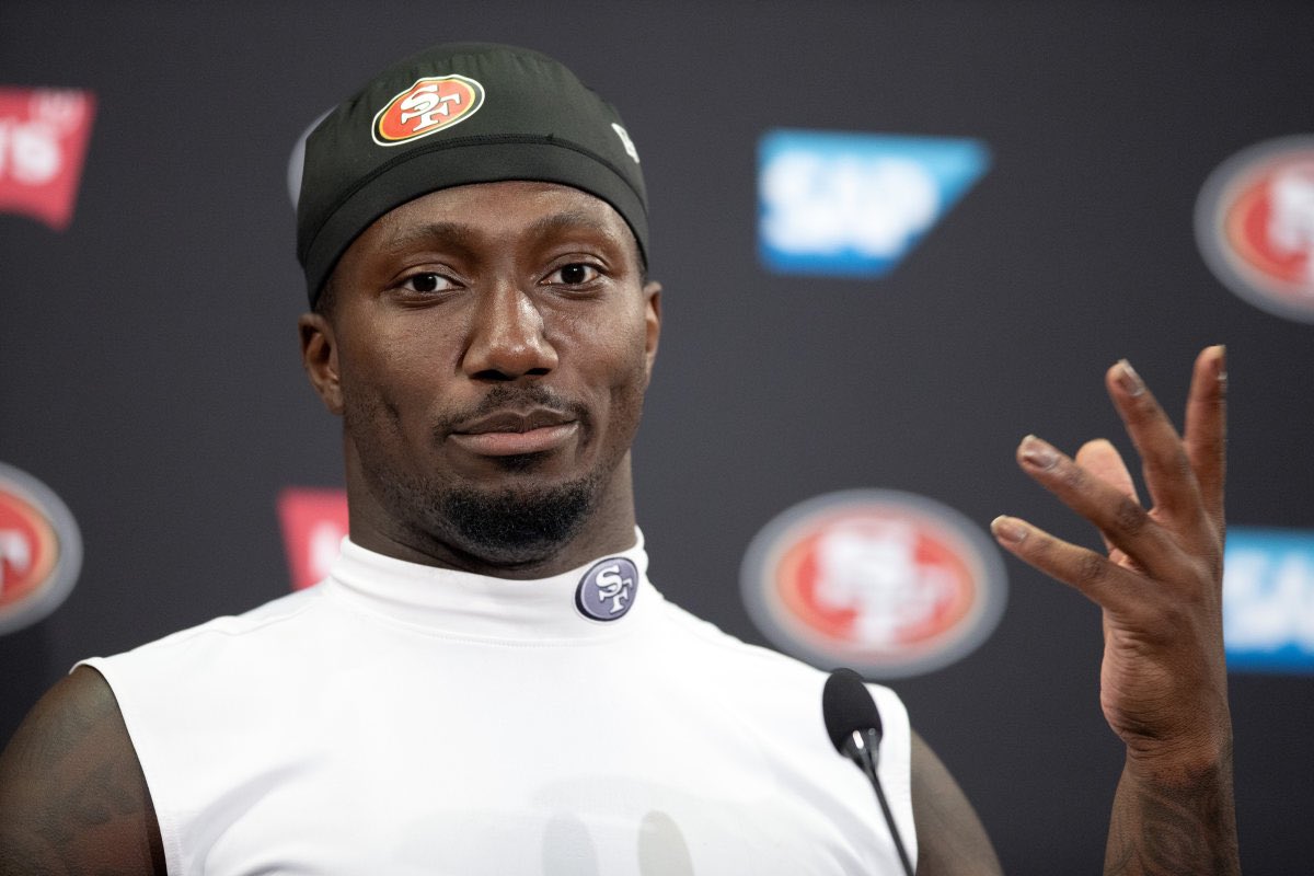 NFL_DovKleiman's tweet image. 𝗕𝗥𝗘𝗔𝗞𝗜𝗡𝗚: The #49ers are trading star WR Deebo Samuel to the #Commanders for draft pick compensation, per @RapSheet