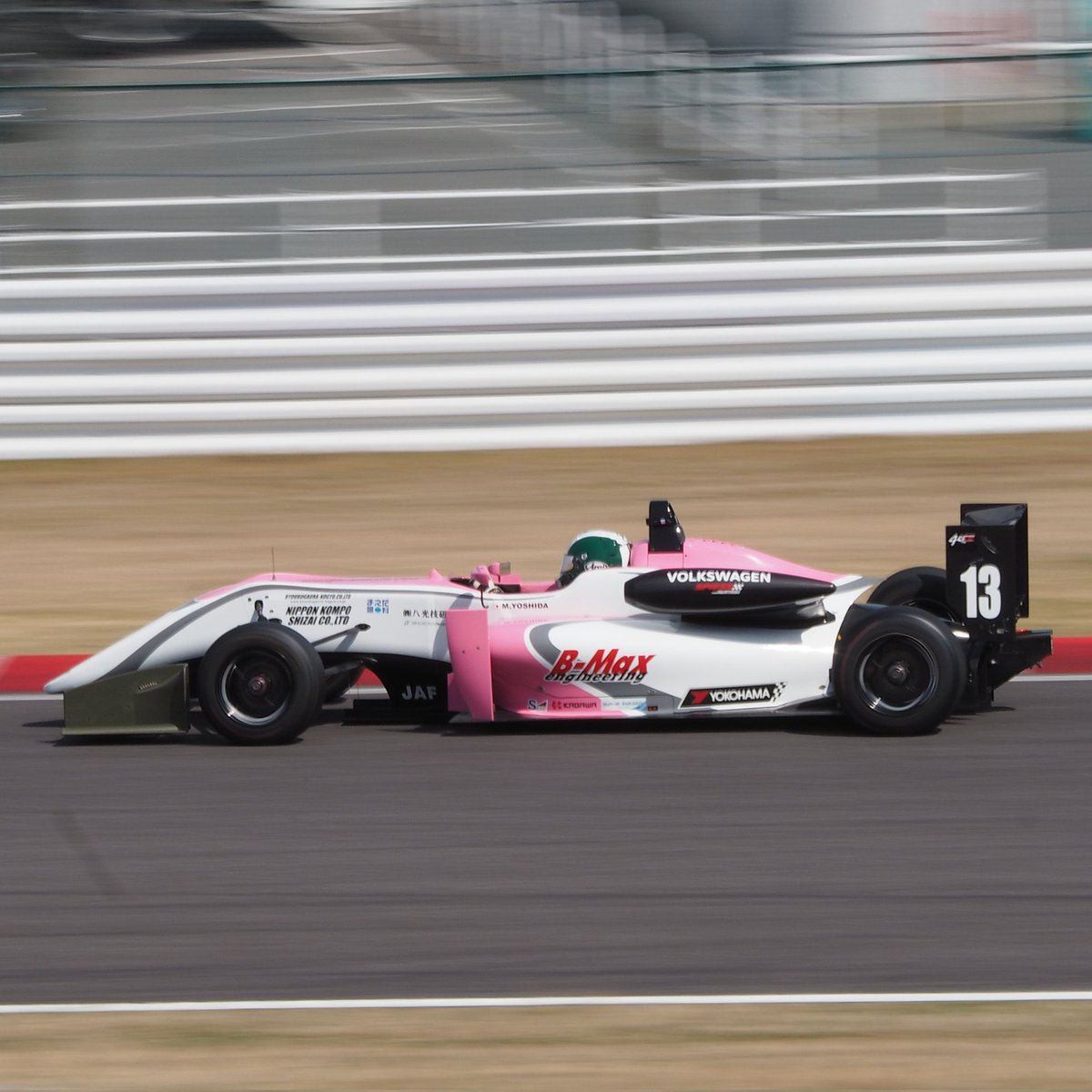 ne2_toshi_2's tweet photo. 2018 全日本F3選手権 鈴鹿合同テスト
B-MAX ENGINEERING
B-MAX ENGINEERING F3
#13 吉田 基良 選手
#F3jp
#鈴鹿サーキット
#BMAXENGINEERING
#吉田基良 https://t.co/StvAXr2feZ