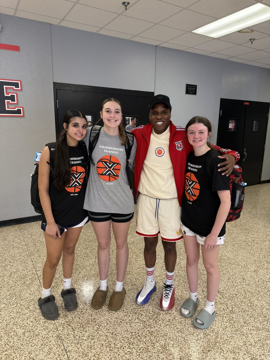Great workout today at the XavierSoHoops middle school showcase. Thank you <a href="/XavierSoHoops/">Xavier Johnson</a>  and <a href="/BrandonClayPSB/">B r a n d o n C l a y</a>