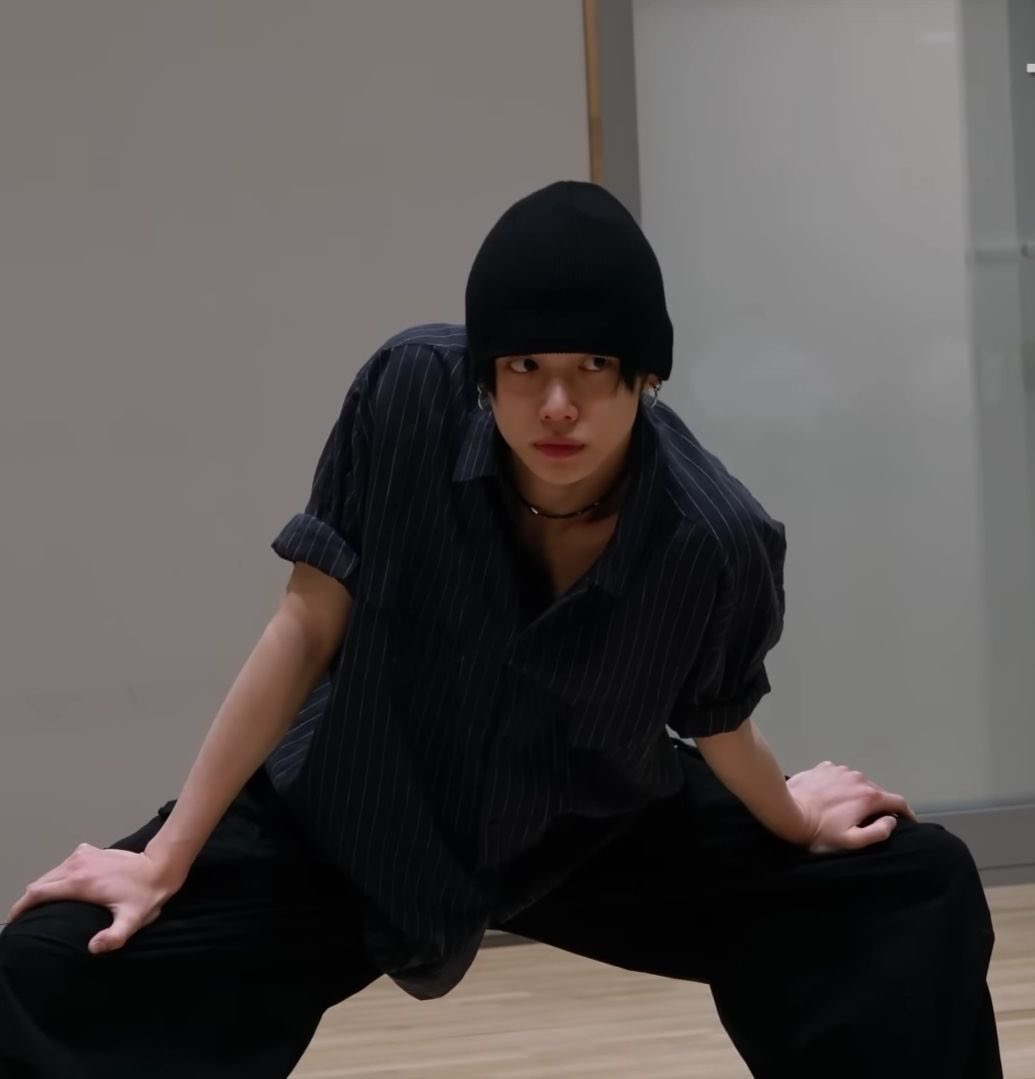 seekingtxt's tweet photo. idk what to call this thread but it’s all the yeonjun added into other groups choreo videos that i could find: an impressive and necessary thread! https://t.co/3njwZ6E2Fe