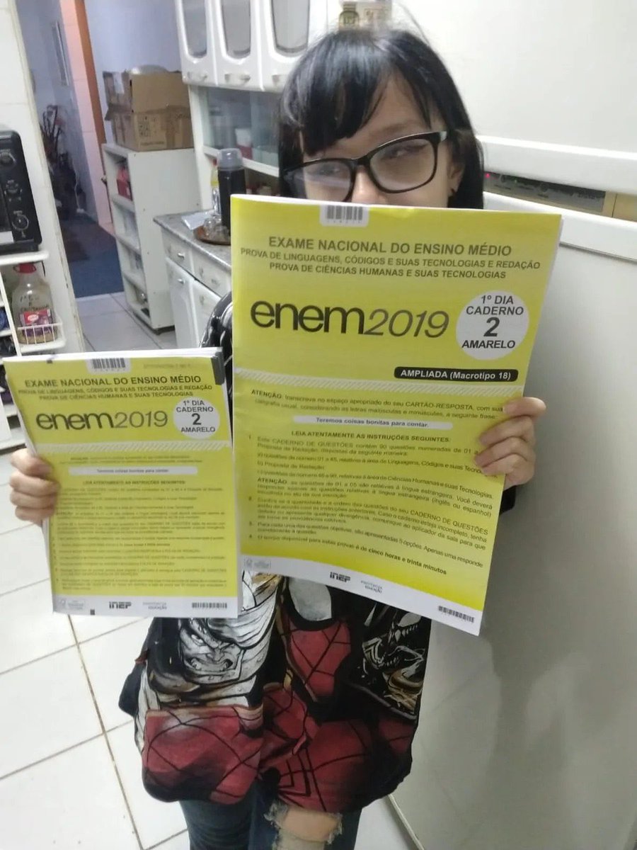 mariadstudies's tweet image. Minha vista ta indo de arrasta, quando chegar no enem acho q a prova ampliada ainda n vai ser o suficiente p mim