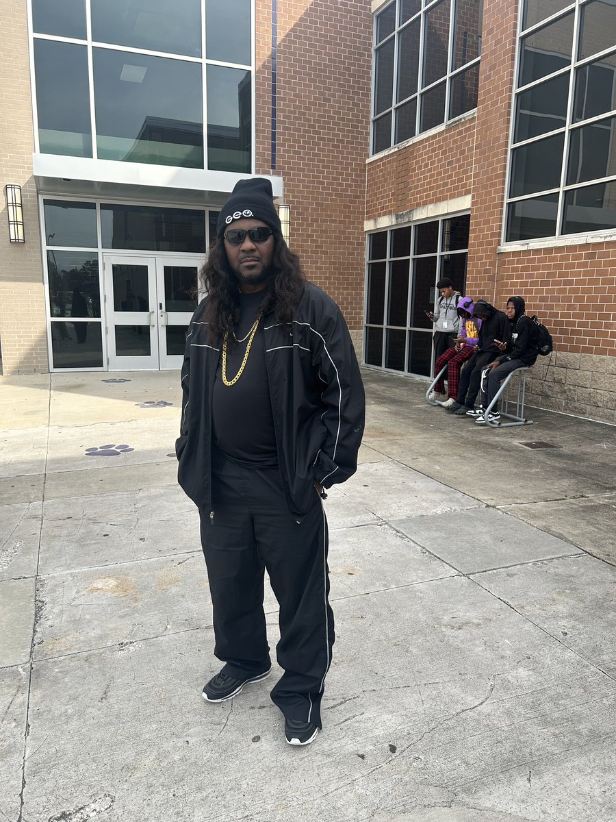 mscarrier_'s tweet photo. It was a fun 90s day at @HumbleISD_HHS this week as we celebrated #BlackHistory! Nothing better than Easy-E and some member of N’Sync or Backstreet Boys! Shout out to Dr. B and Mr. Stanley for their participation. #LockedIn #TeamWildcats #HumbleHS @HumbleISD https://t.co/XcW3nvYtnz