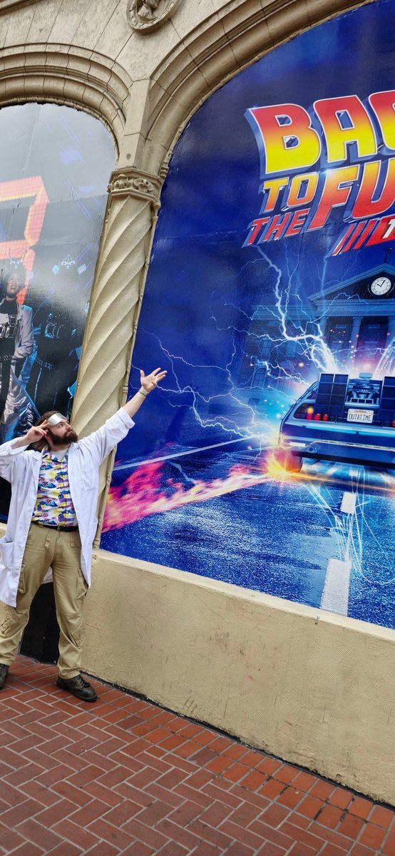 omega_apex128's tweet image. More pictures from the @BacktotheFuture show. I would totally see it again. Highly recommend. #BackToTheFutureMusical #DocBrown