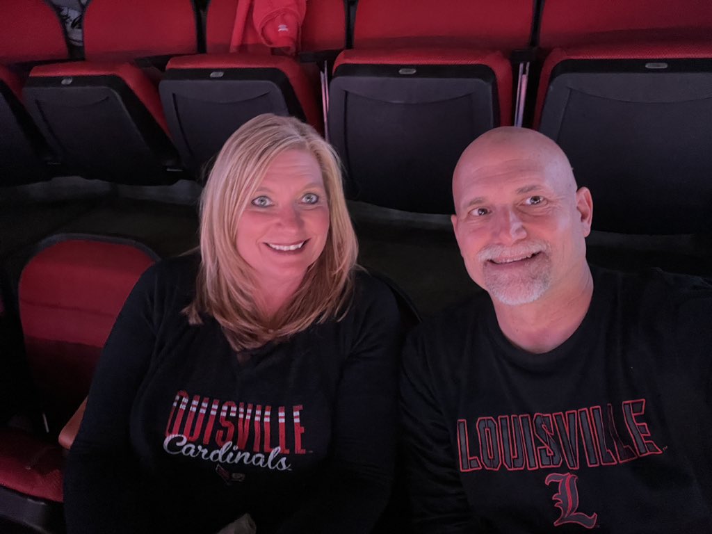 lorieo13's tweet photo. Love the STRIPE-OUT at the YUM! Hanging with the odds!
#GoCARDS https://t.co/ro8mLGq0Ex