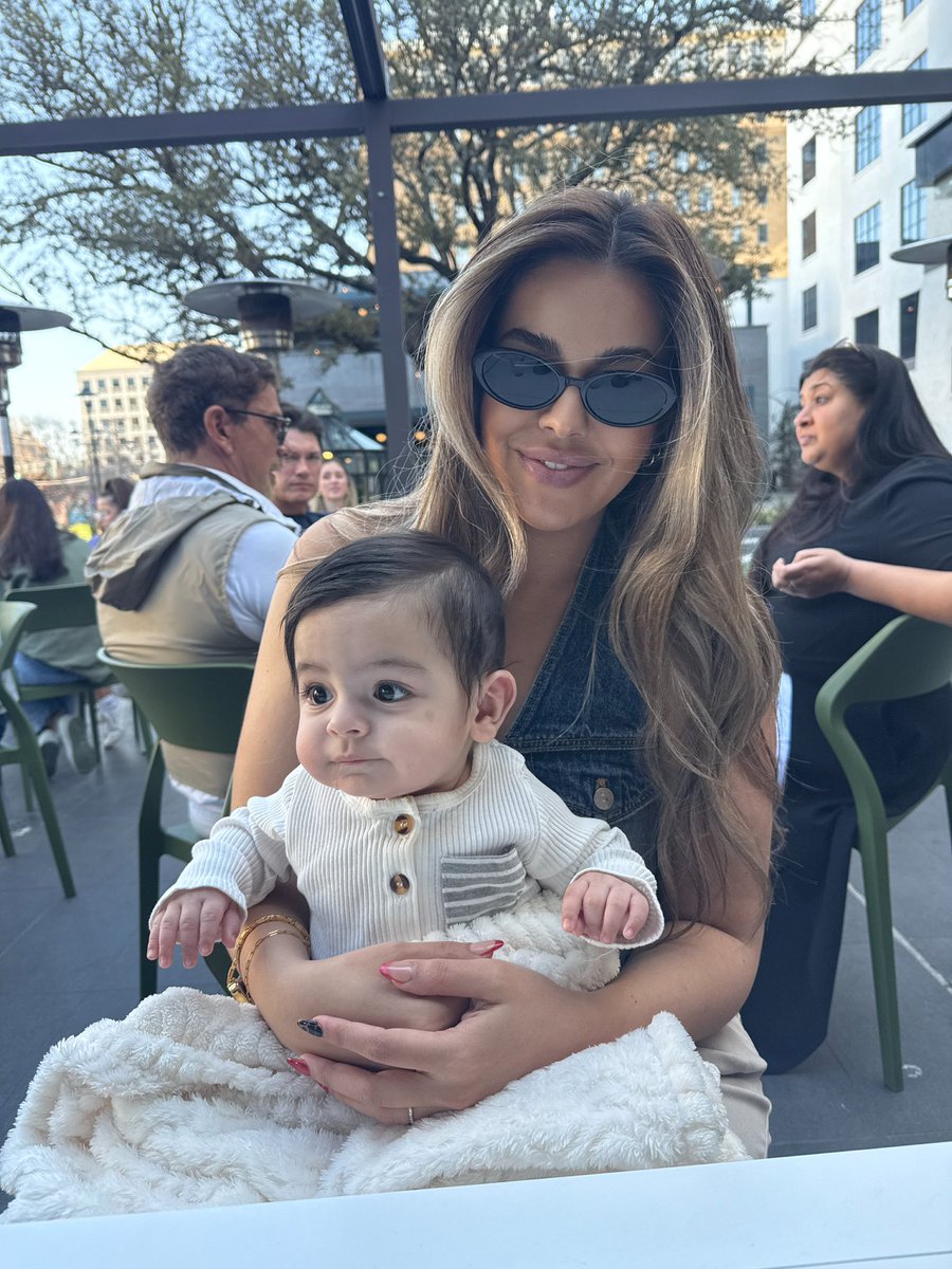 zaina_suee's tweet image. Feeling rich 😛