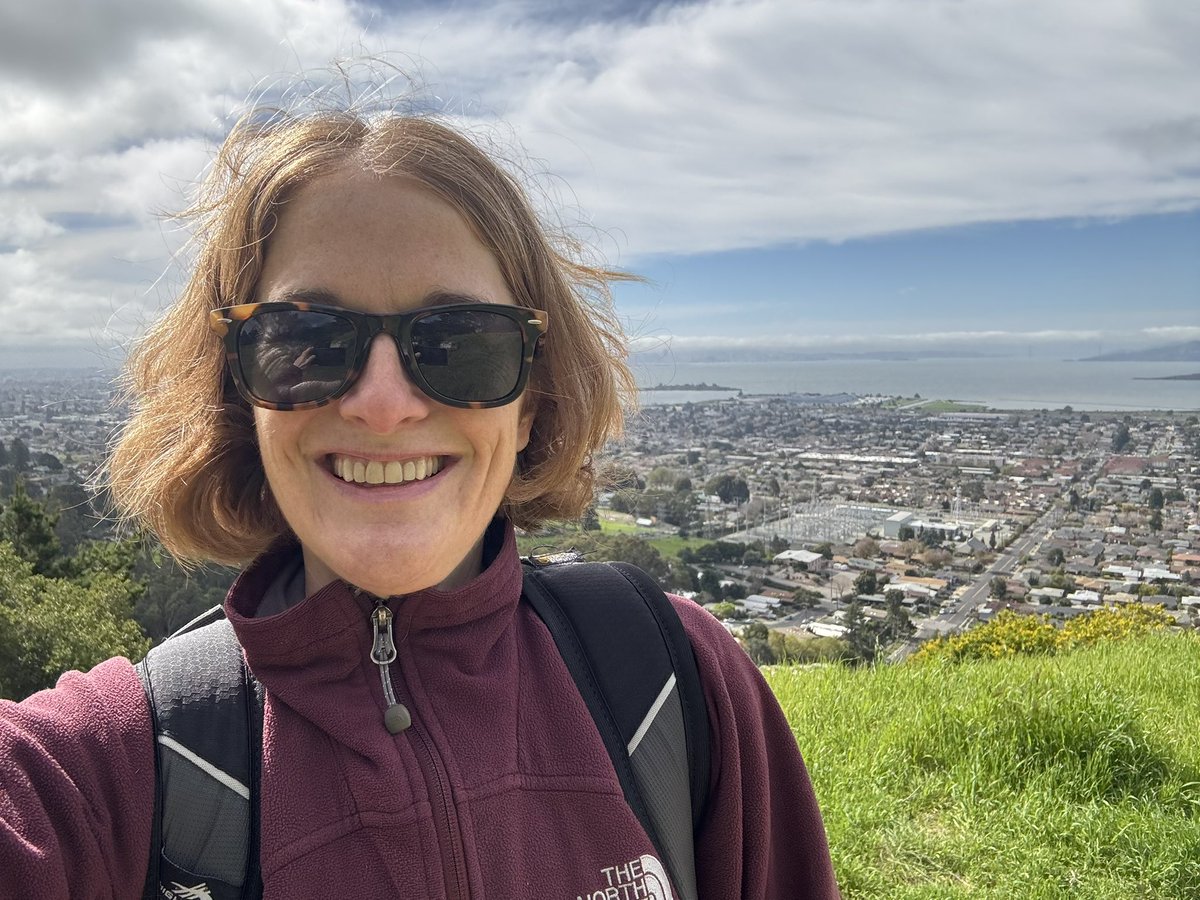 RebeccaForEC's tweet image. Had an amazing day hiking with my daughter to the top of the El Cerrito Natural Hillside Area and enjoying incredible views.
We’re so lucky to live in El Cerrito, where we can both walk to amazing hikes like this and walk to transit to connect with the rest of the Bay Area.