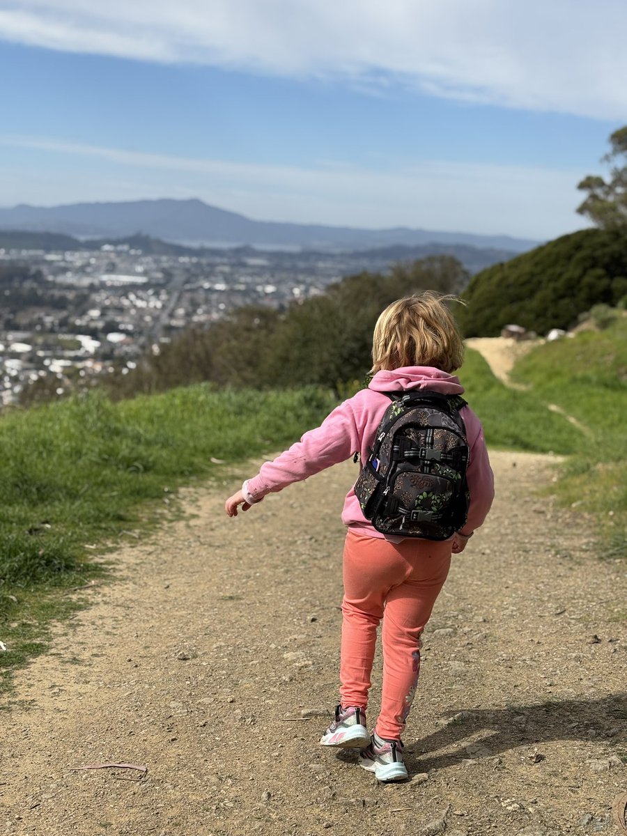 RebeccaForEC's tweet image. Had an amazing day hiking with my daughter to the top of the El Cerrito Natural Hillside Area and enjoying incredible views.
We’re so lucky to live in El Cerrito, where we can both walk to amazing hikes like this and walk to transit to connect with the rest of the Bay Area.