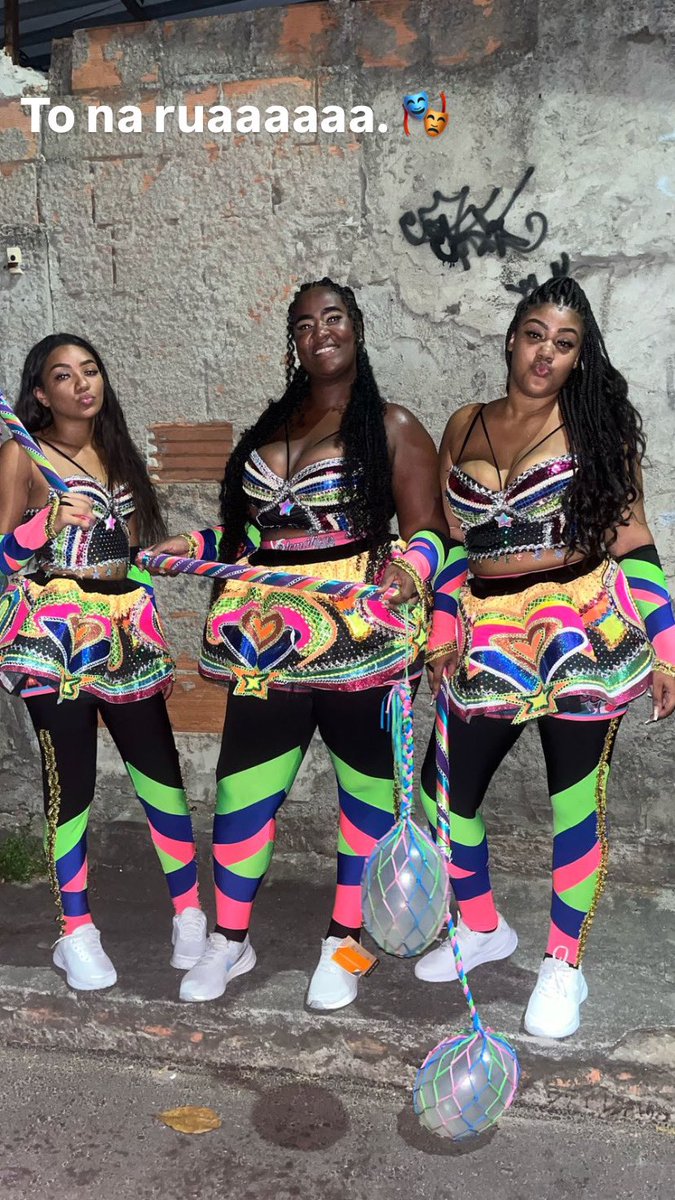 Ra Ré Ri Ro RUAAA….  
Com mt luta e responsabilidade coloquei na rua 🥵 . Minhas meninas ❤️‍🔥