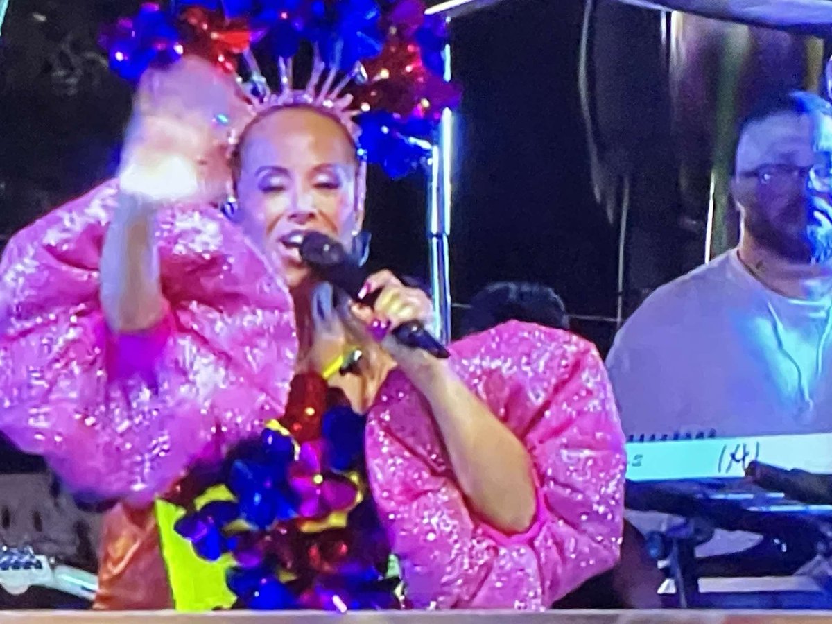 Carnaval de Salvador 2025 

Carla Cristina <a href="/carlacristinaof/">Carla Cristina ✨</a> Vai agitar o bloco Crocodilo na segunda-feira 3/03 presentão de <a href="/danielamercury/">Daniela Mercury</a> nos #40AnosAxéMusic