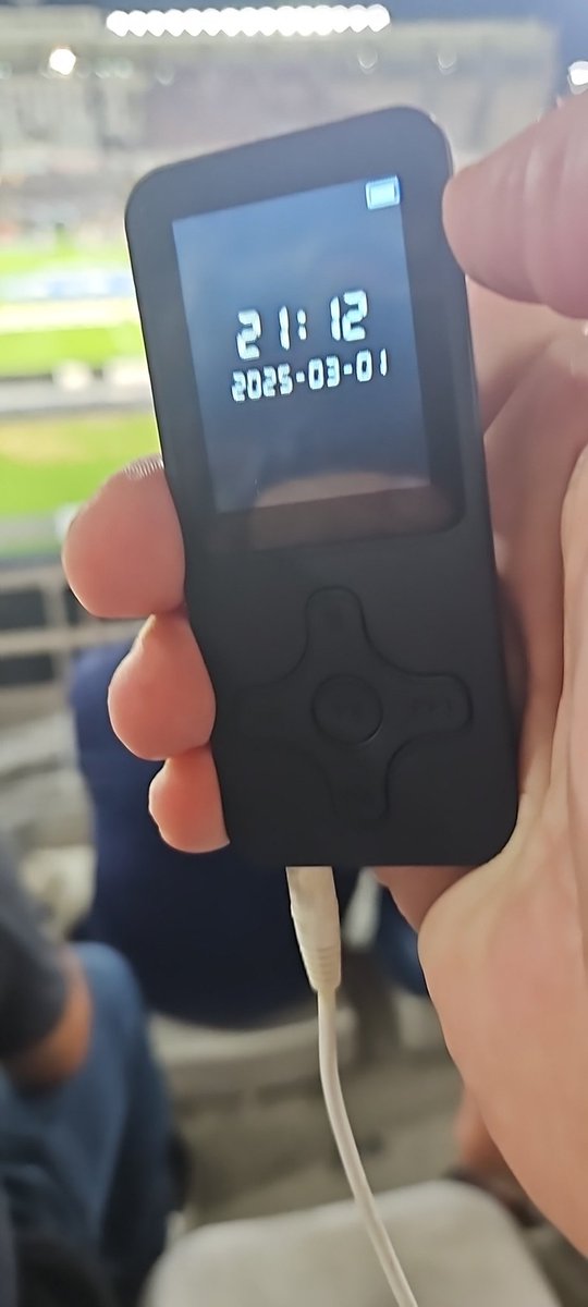 Te das cuenta que las percepciones culturales define el #UX y la #UI cuando vas a la cancha con una radiecito china y están todos los botones al revés. Ja