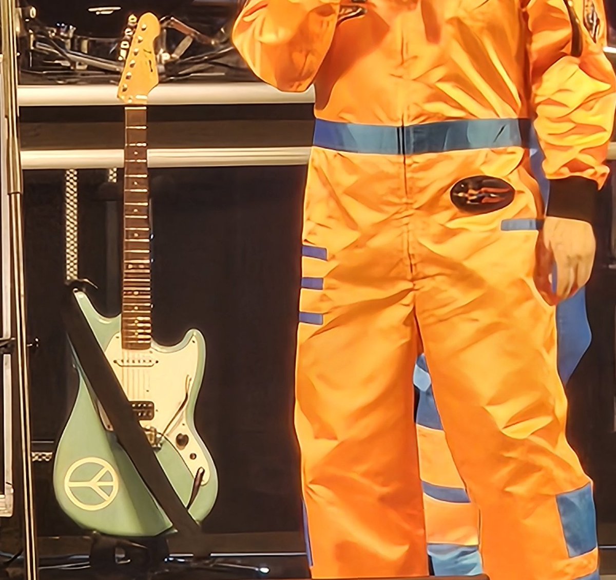 sawaApple's tweet photo. 昨日、宇宙へ行った🚀
地球のギターは宇宙一かっこいい😏
また宇宙旅行した〜い︎🌟
#スタレビ
#星屑冒険王 https://t.co/9W0r0N1bql
