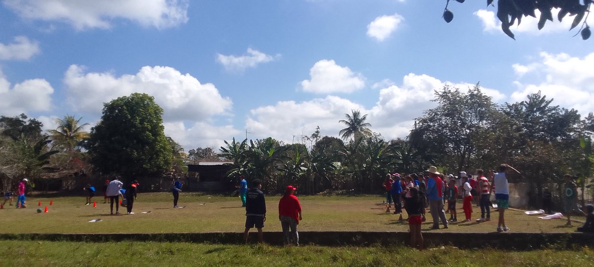 odaimis1's tweet photo. Organizado por el INDER, cultura y El Joven Club de Computación y Electrónica Florencia III, se realiza un ´´ A Jugar ´´ Municipal entre las segundarias básicas, donde el ganador va a competir en la Provincia, complementado por una rica caldosa criolla. #JovenClubTeConecta https://t.co/vpbXYQzgBU