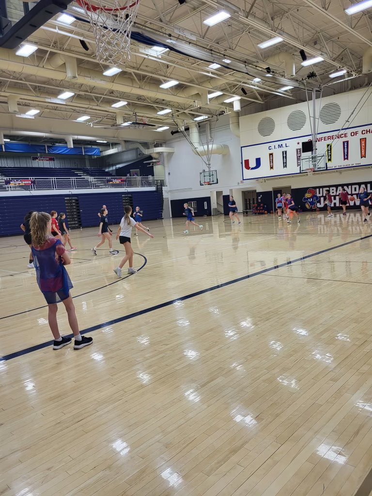 Kicked off our spring competition camp this morning! Let’s do it again next Saturday? 

Go J-Hawks! ❤️🏀💙