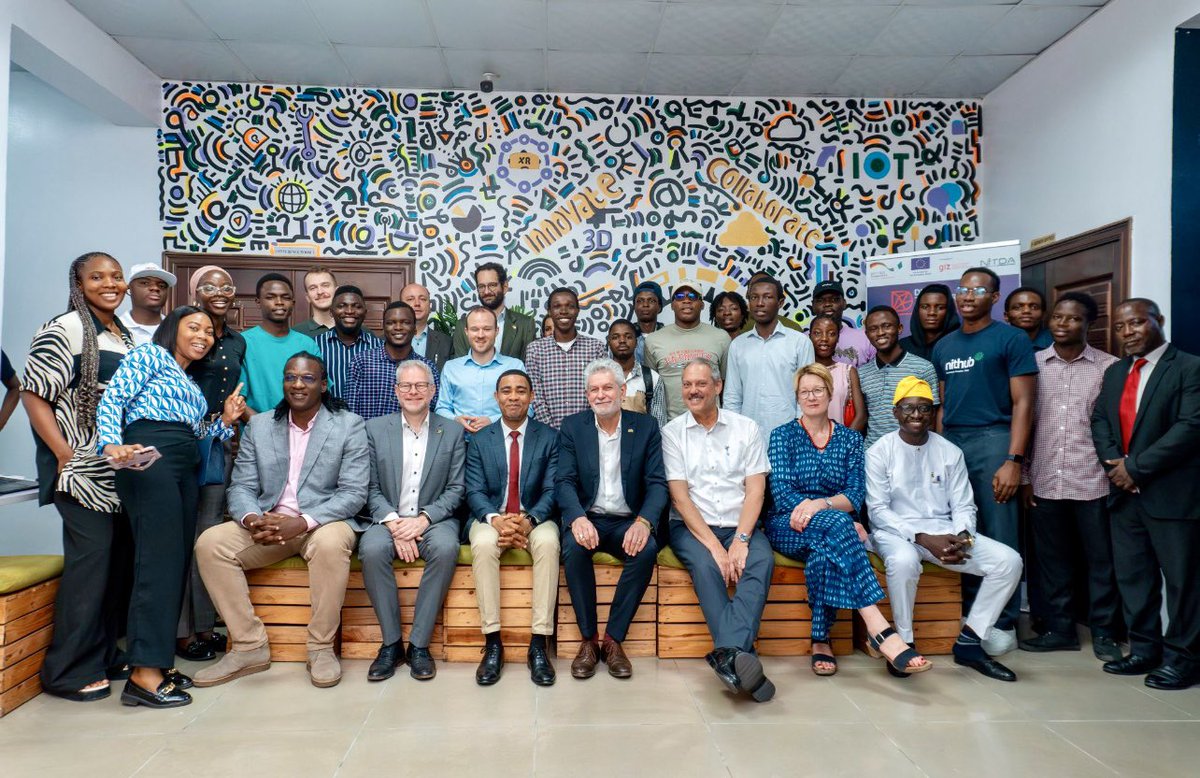 MichaelOsumune's tweet image. 🚀 Thrilled to showcase Moon Innovations at NitHub, UNILAG—pushing the future of innovation and clean energy! 🔋⚡ #MoonInnovations #TechmyBiz #Innovation