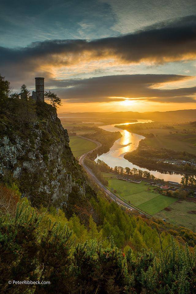 Kinnoull Hill, Perth, Scotland! 💙🏴󠁧󠁢󠁳󠁣󠁴󠁿 The River Tay is seen below!