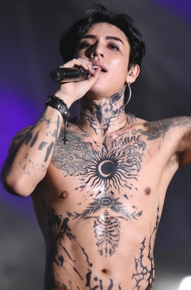 Is all his tattoos real or the fake ones?? 
I don't get it 😳🤔🤭