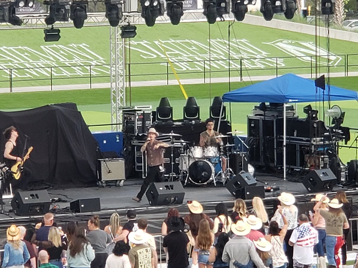 PCSCNaples's tweet photo. Country Jam Naples underway! Jay Webb followed by Walker Montgomery and finally Justin Moore!
Tickets still available!
#CountryJamNaples #WalkerMontgomery #CowboyTroy #jaywebb #JustinMoore #pcscnaples #PlayParadise #ParadiseCoast https://t.co/d23cdPJVTf