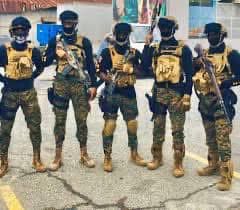 Carl_anbert's tweet photo. "Task force " se nouvo kò sa ki kreye pa premye minis lan ak #CPT a, se yo ki sot mennen operasyon kont #babekyou , nou pa konnen si se polisye ki te nan #PNH la, men nou bat bravo kanmèm paske yo vin ai sistèm drone #exploziv yo https://t.co/0SEC0xaMty