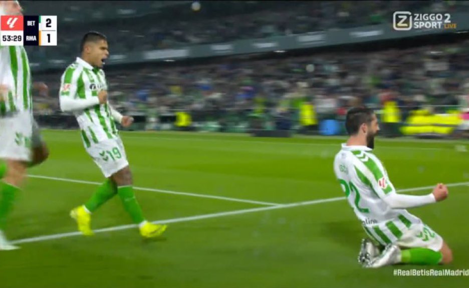 TrollFootball's tweet photo. Isco refused to celebrate after scoring against his former club. He fell to the ground and apologised to the Real Madrid fans. https://t.co/E1pHrbNLUG