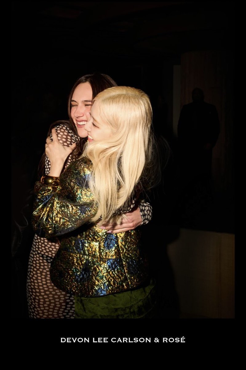 theroseconnect's tweet photo. Rosé at Saint Laurent x Vanity Fair Pre-Oscar Dinner 🖤
#ROSÉ @YSL #AnthonyVaccarello #ZoëKravitz #DevonLeeCarlson #SydneyCarlson #NadiaLeeCohen https://t.co/IxFWuedkYB