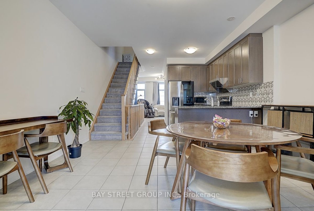 SergeyGoodin's tweet photo. Танхаус на продажу в Маркхам, Онтарио.
📷 TOWNHOUSE FOR SALE IN MARKHAM 📷
📷 $799,000 CAD
3+1 Beds | 3 Baths | 7+1 Rooms | 2 Parking Spaces

Sergey Goodin 📷 Tel: ((416) 999-5777 📷 Email: goodinhomes@gmail.com
📷 #MarkhamHomes #RealEstate #HouseForSale #SmartHome https://t.co/pRBszwe81I