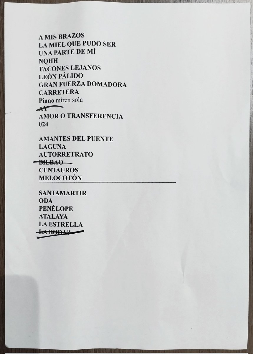 Siempre he huido de los típicos comentarios o frases hechas, pero... ¡Joder! Es que Miren Iza <a href="/TulsaMiren/">Tulsa</a>, "Está en su mejor momento", gran concierto en <a href="/salavol/">VOL</a>.
"Amadora" cobra otra dimensión en directo.

Ezkerrik Asko