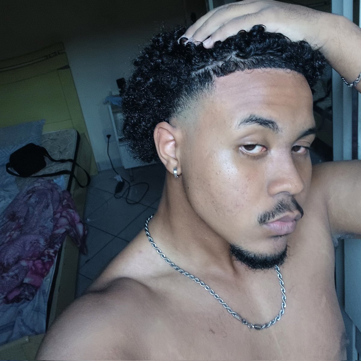Vebelso's tweet photo. O icon      //           o dono da conta https://t.co/FNmC2XHlok
