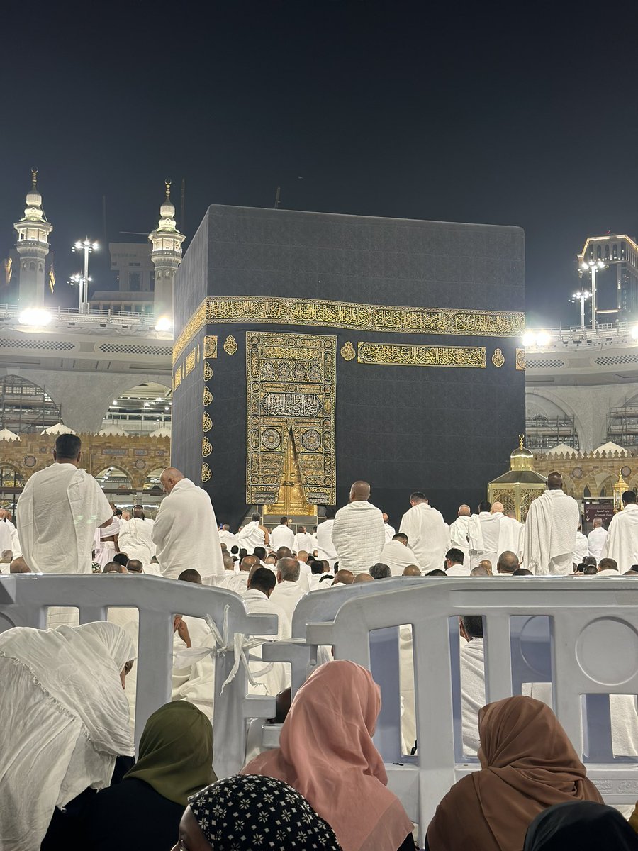 jalybadiane's tweet image. #Life En fin de journée, ma maman est venue dans ma chambre discuter un peu, puis couché sur le lit elle s'est assoupie...
J'ai écouté sa respiration et pour chacun de ses souffles je loue le Tout-Puissant priant pour qu'elle en souffle encore des milliards et des milliards de…