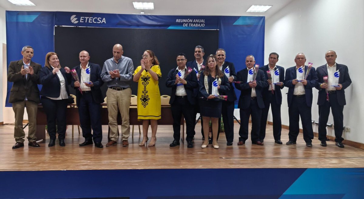MayraArevich's tweet image. Para el colectivo de @ETECSA_Cuba, que realizó hoy balance de resultados 2024, Felicidades y Gracias por el compromiso, creatividad y resiliencia con que han trabajado en este duro año, sobreponiéndose a tantos desafíos. #EtecsaConCuba es realidad, y reto, para seguir avanzando.