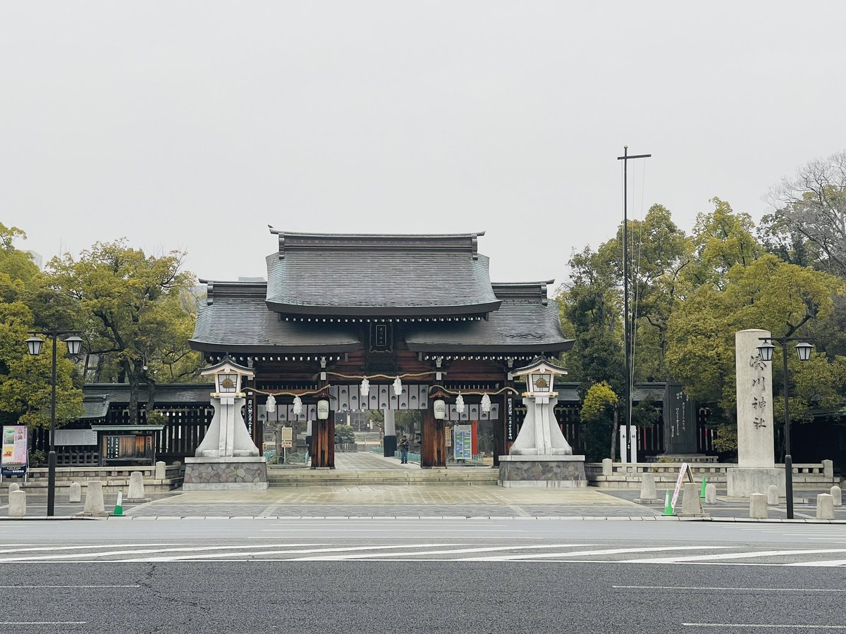 Katsunori_goto's tweet photo. 神戸の瀧家にご遺品をお返しに来ました。
本当に楽しい時間を過ごさせていただきました☺️
三宮神社でのご挨拶で締め括り。
夜は神戸に留まり家族で💕
150年前に善三郎さんが護ってくださった神戸の街は、こんなにも美しくロマンと愛と情緒に溢れた街になったんだな〜と、感慨深い😌
朝は湊川神社で😃 https://t.co/COVIlWavHw
