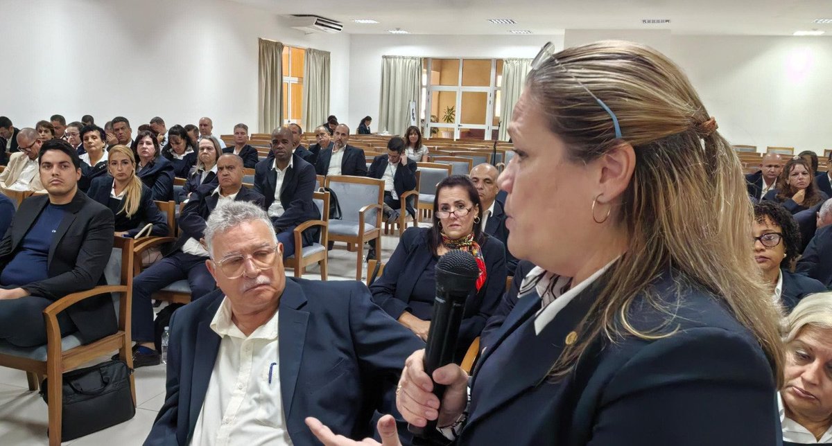 MayraArevich's tweet image. Para el colectivo de @ETECSA_Cuba, que realizó hoy balance de resultados 2024, Felicidades y Gracias por el compromiso, creatividad y resiliencia con que han trabajado en este duro año, sobreponiéndose a tantos desafíos. #EtecsaConCuba es realidad, y reto, para seguir avanzando.