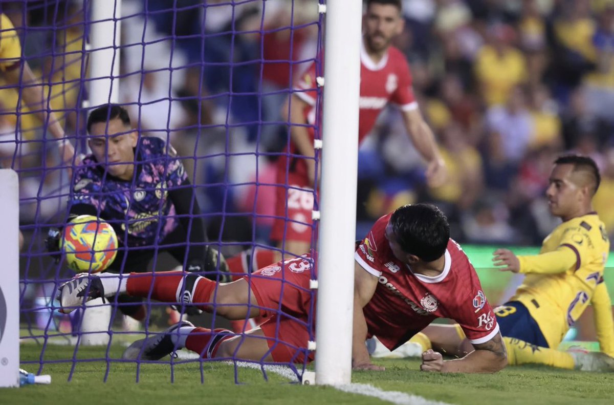 No, para nada, no entró el balón…
¡Qué va…!