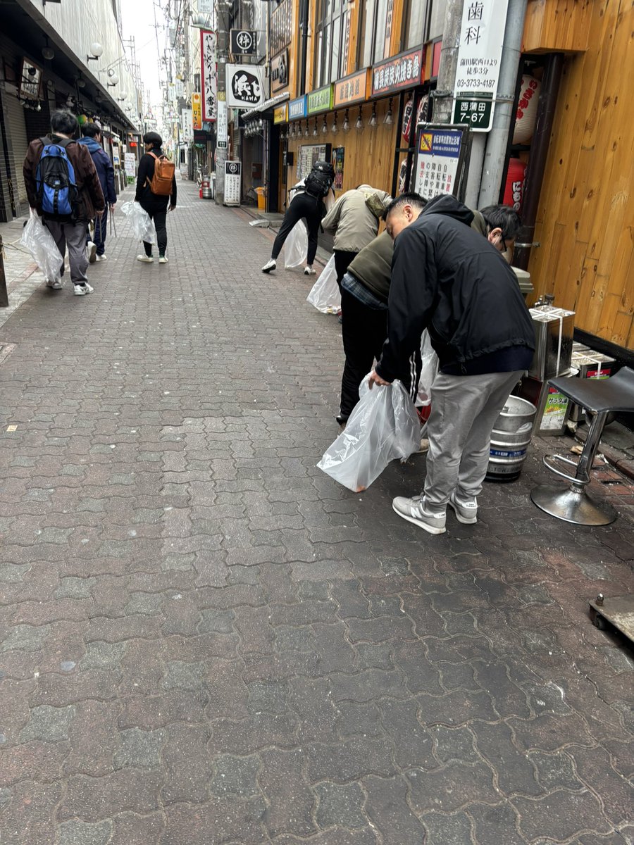 おはようございます。
今日の清掃活動は西蒲田公園周辺です。
青年局の皆さん、いつもありがとうございます。
#ツギコメ　#西蒲田公園