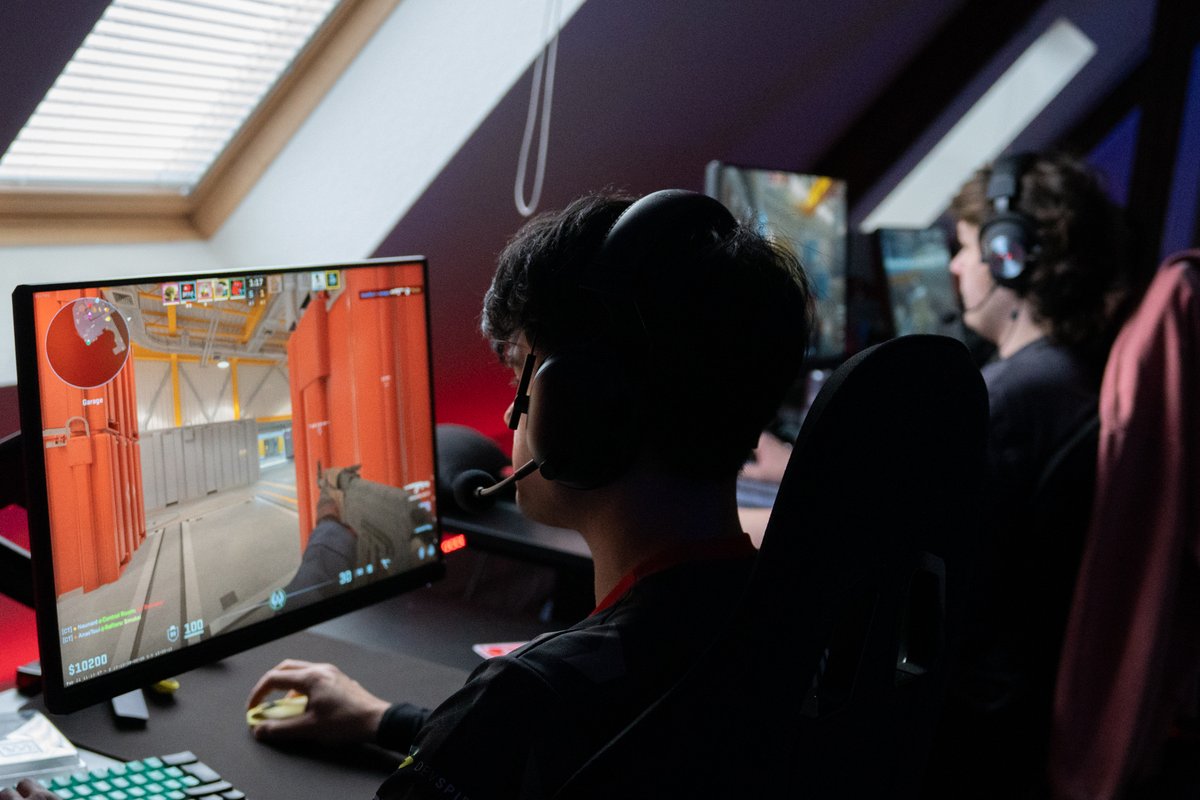Dortmund eSports (@dortmundesports) on Twitter photo Wir stehen 2-2 nach dem ersten Tag des <a href="/SkinBaronDE/">SkinBaron.de</a> Ranking Cups. Morgen geht es weiter 🙌
<a href="/a_grooo/">gro | Alex Gromov</a>
<a href="/Nitschu_/">Nitschu</a>
<a href="/neunard99/">Neunard</a>
<a href="/screayx_CS/">screayx_CS</a>
<a href="/TouiCS2/">Toui</a>
#Dortmundesports #CS2 Wir stehen 2-2 nach dem ersten Tag des <a href="/SkinBaronDE/">SkinBaron.de</a> Ranking Cups. Morgen geht es weiter 🙌
<a href="/a_grooo/">gro | Alex Gromov</a>
<a href="/Nitschu_/">Nitschu</a>
<a href="/neunard99/">Neunard</a>
<a href="/screayx_CS/">screayx_CS</a>
<a href="/TouiCS2/">Toui</a>
#Dortmundesports #CS2
