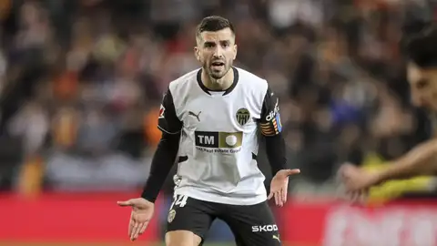 canyeteix18's tweet photo. En Vigo aman a Aspas a pesar de que se fue al Liverpool con un Celta normal.

En Sevilla aman a Navas a pesar de que se fue al City con un SFC normal.

En Valencia, atacan a Gayà a pesar de que no abandonó al peor VCF de la historia.

Siempre en el barco del Expreso de Pedreguer. https://t.co/E9FoxAVKRi
