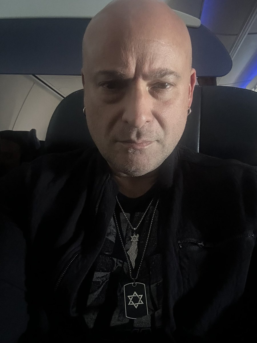 davidmdraiman's tweet image. Why am I acting like an animal
What the hell happened to me
I’ve had enough of feeling terrified
Now I’m deciding, that I won’t be hiding 
From anyone
The change was far beyond physical when it all happened to me