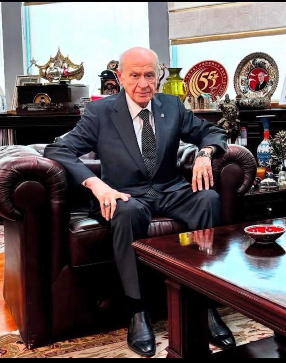 Devlet beyimizin sağlığı yerinde çok şükür. Allah eksikliğini vermesin 🤲

Ne mutlu Türküm diyene 🇹🇷