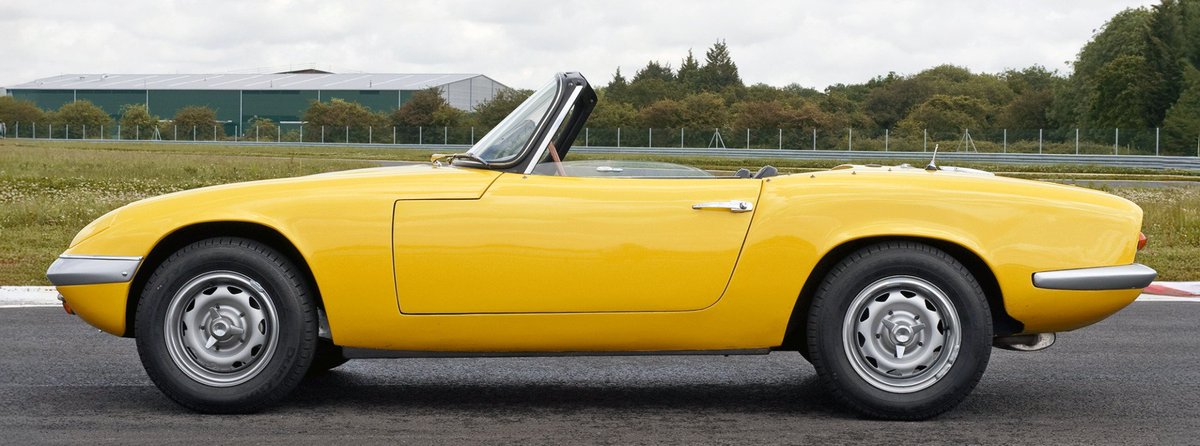 Retromania4ever's tweet photo. 1966 Lotus Elan S3 💛
1,558 cc engine, with 4-wheel disc brakes, rack and pinion steering and 4-wheel independent suspension.
🇬🇧 #Classicar https://t.co/aMW1R26Chb
