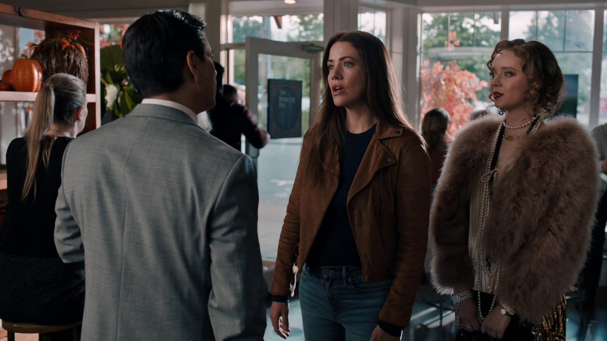 XavierNxs's tweet photo. "3 Bed, 2 Bath &amp; 1 Ghost" Shot in Vancouver, British Columbia.  #hallmark #hallmarkchannel #heroartists #actracanada https://t.co/wN3fc8kKpS